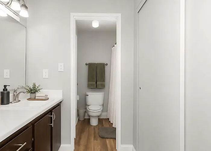 Retreat Near Asu - 2br Pool & Gym *