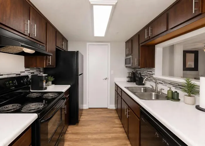 Retreat Near Asu - 2br Pool & Gym Apartment