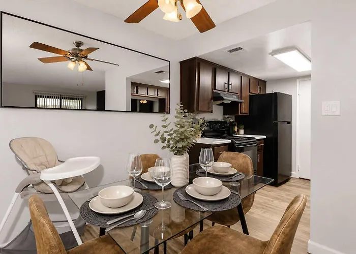 Retreat Near Asu - 2br Pool & Gym *